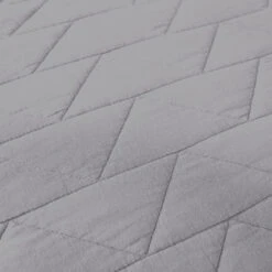 Boutis Matelassé Coton Zig Zag SCÉNARIO -Ameublement De Maison 1aa389411b60487acc736f90ec39466a