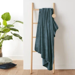 Plaid Polaire Polyester Recyclé, Maxine -Ameublement De Maison 7a1038d7153a6497aec44d5a3e6c724a