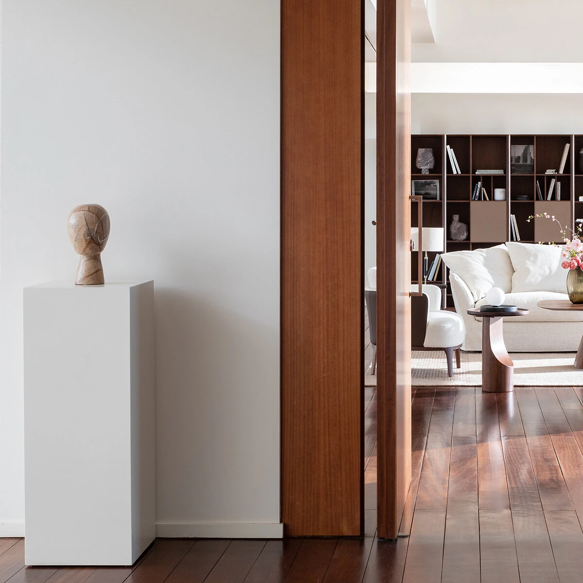 Statuette Marbre Rosé, Kiran 6 Statuette Marbre Rosé, Kiran – Image 4