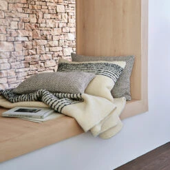 Housse De Coussin Rayée En Laine, Tadow -Ameublement De Maison f9a277afe8591a4abce1648bc2fddc16